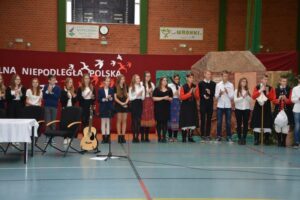 „Jeszcze jeden listopad do okna zapukał…