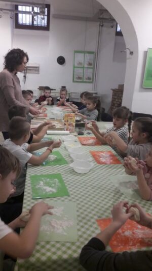 I B piecze bułeczki…