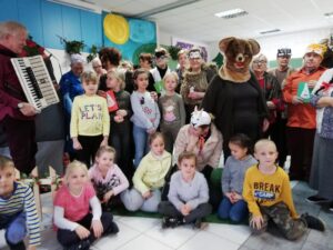 Seniorzy – dzieciom