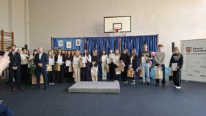 Konkurs powiatowy „Wyklejane Strofy” poświęcony twórczości Wisławy Szymborskiej🎭🪶